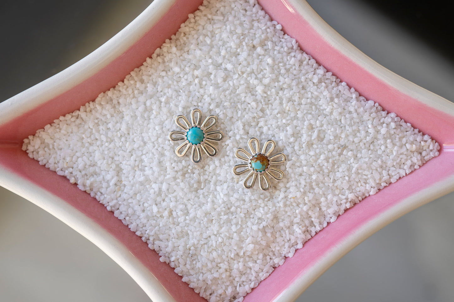 Daisy Flower Connector w/5mm Kingman Turquoise