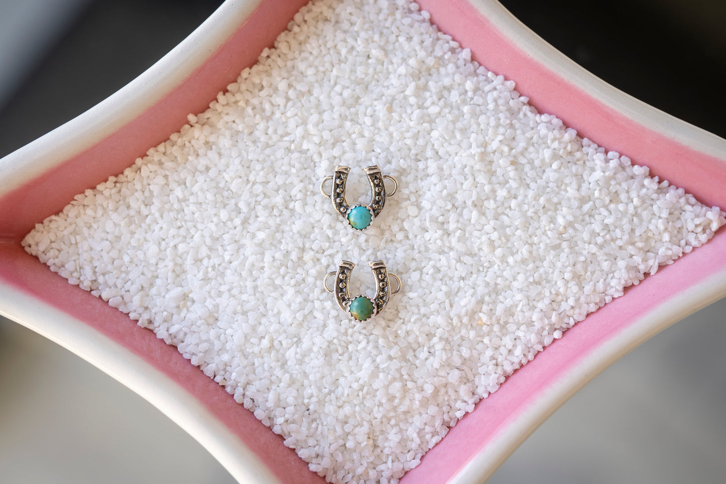 Horseshoe Connector w/4mm Kingman Turquoise