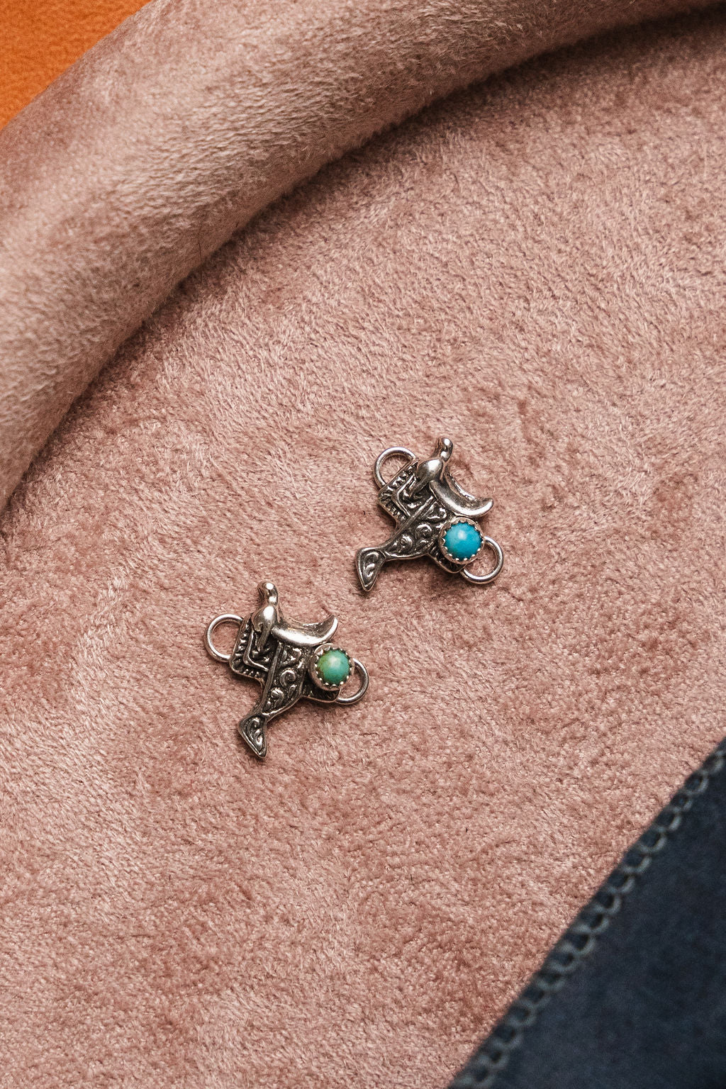 Saddle Connector w/3mm Kingman Turquoise