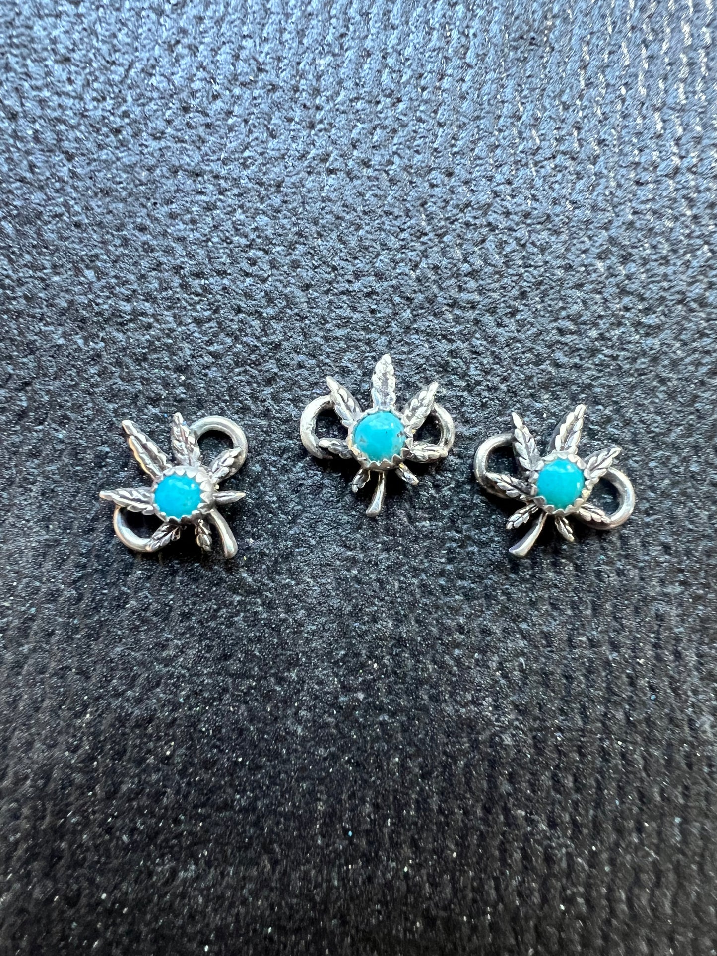 Pot Leaf Connector w/3mm Kingman Turquoise