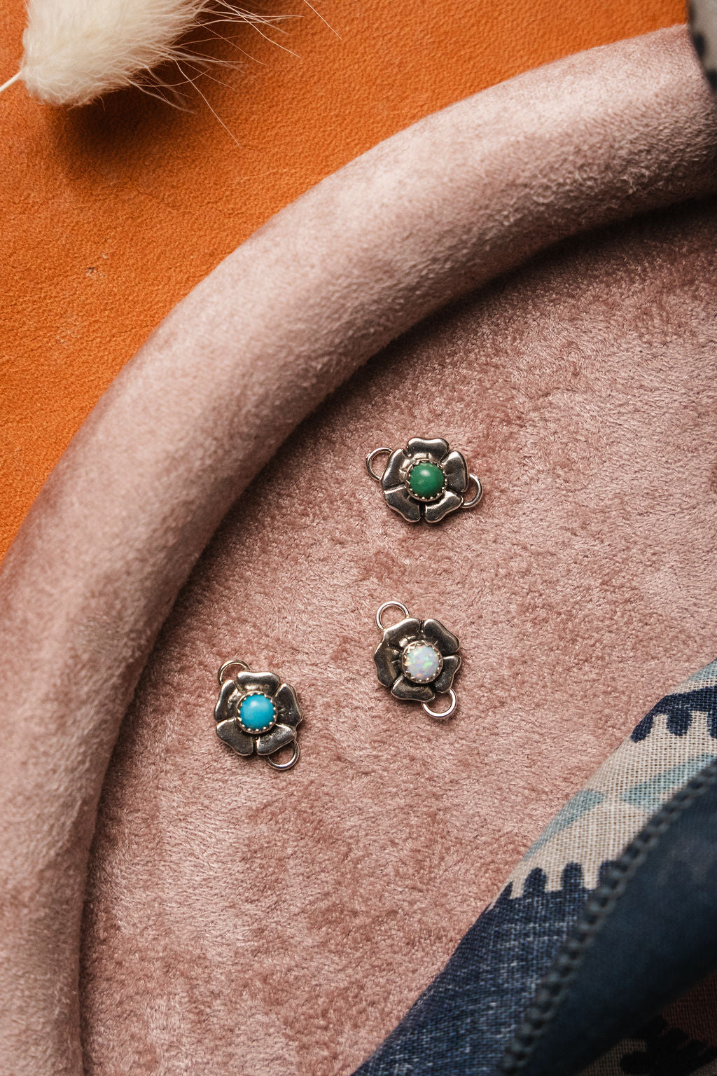 Poppy Connector w/4mm Kingman Turquoise