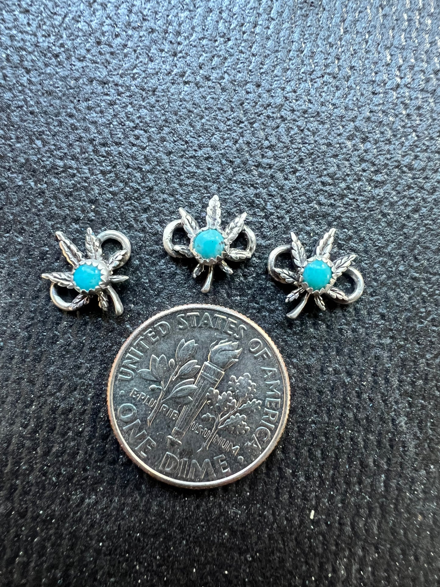 Pot Leaf Connector w/3mm Kingman Turquoise