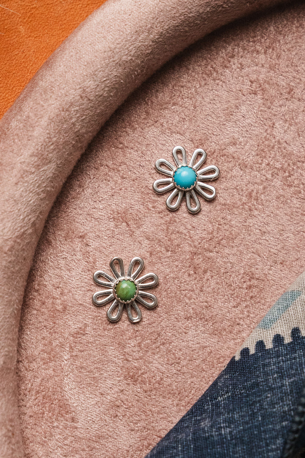 Daisy Flower Connector w/5mm Kingman Turquoise