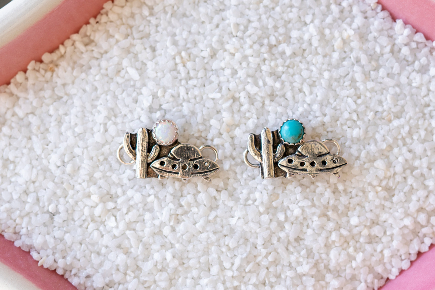 Spaceship Connector w/4mm Kingman Turquoise or Bella Opal