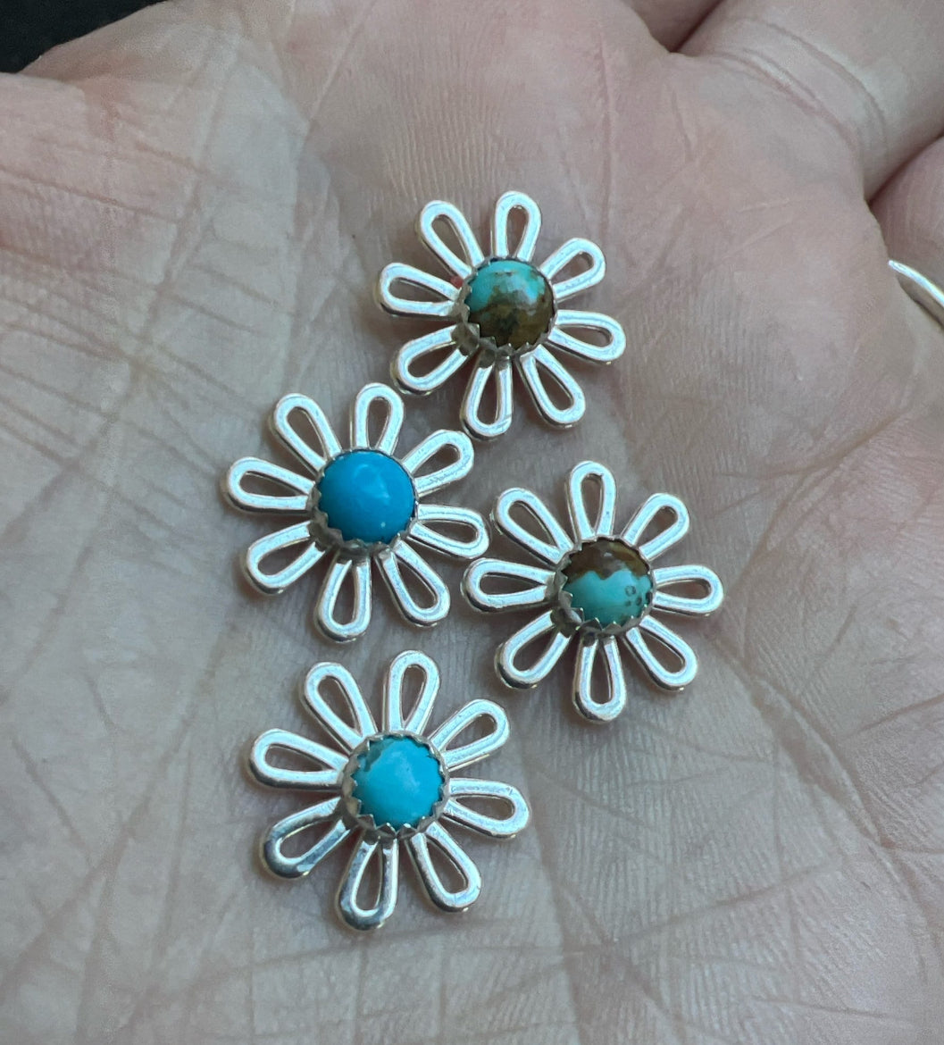 Daisy Flower Connector w/5mm Kingman Turquoise