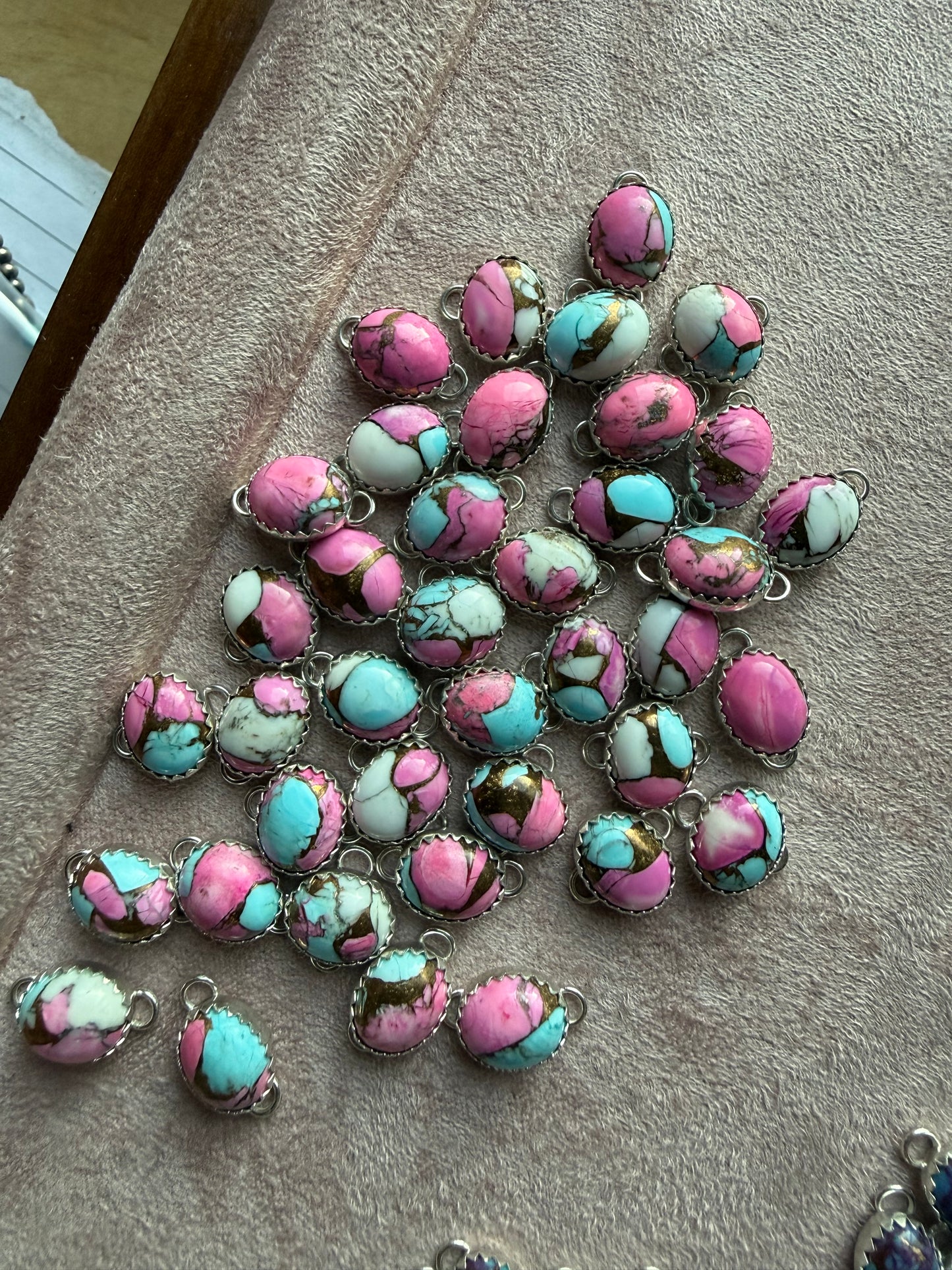 8x10mm Cotton Candy Dahlia Connectors 3 Pack