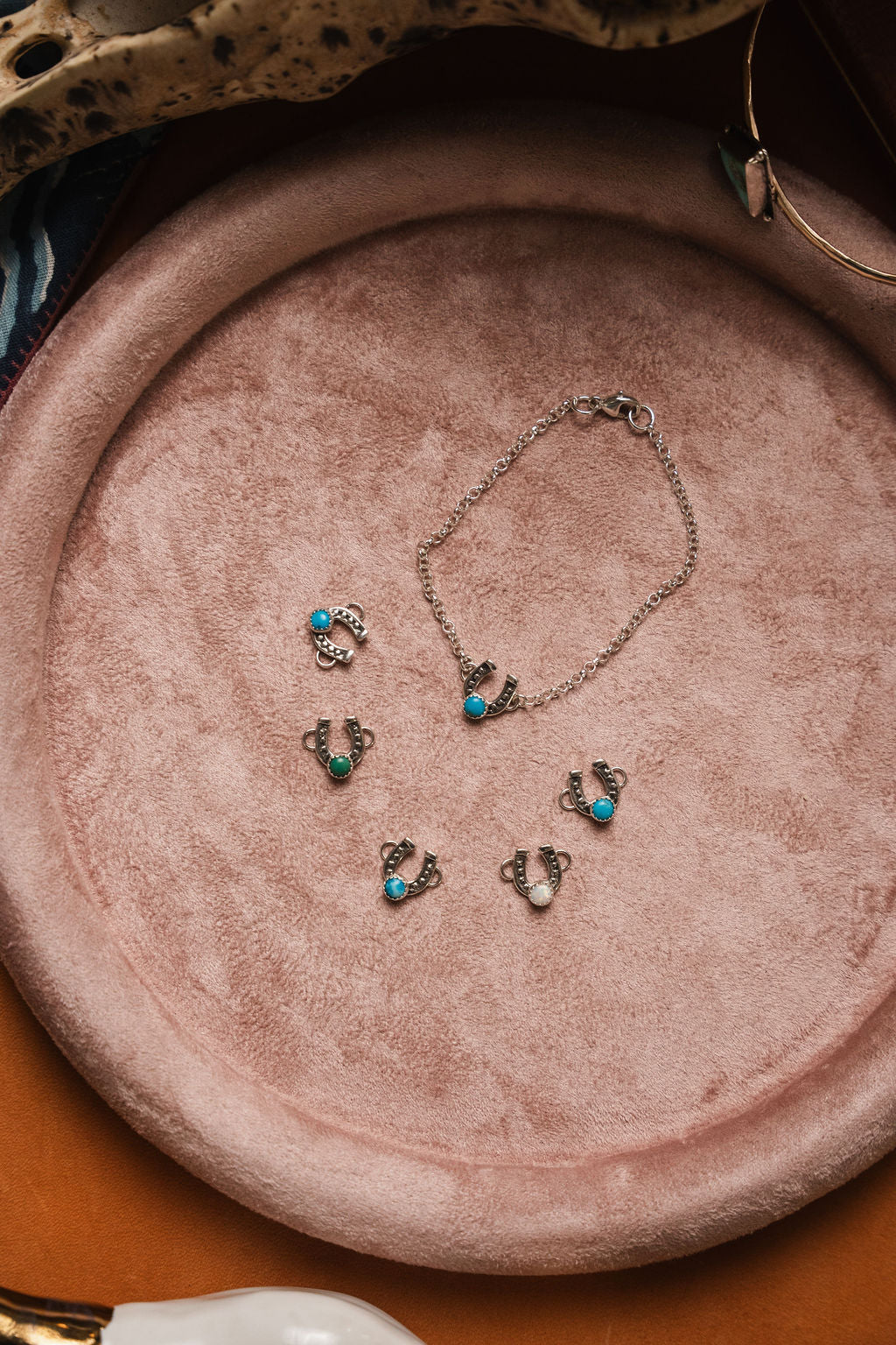 Horseshoe Connector w/4mm Kingman Turquoise