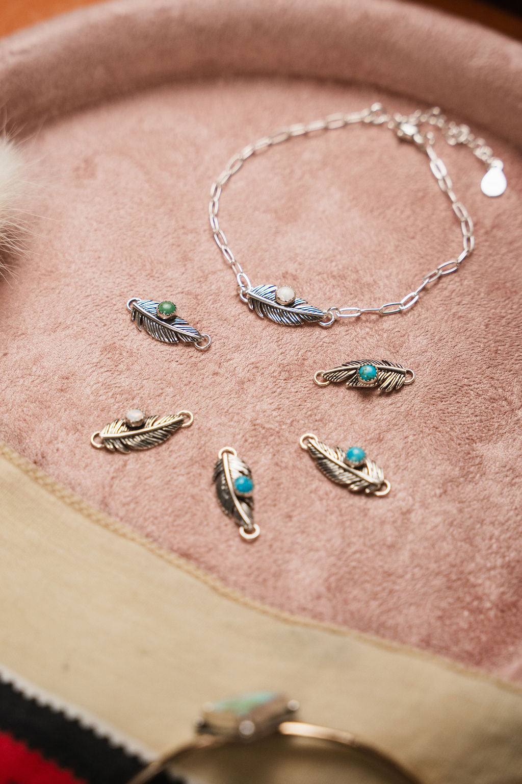 Feather Connector w/4mm Stone