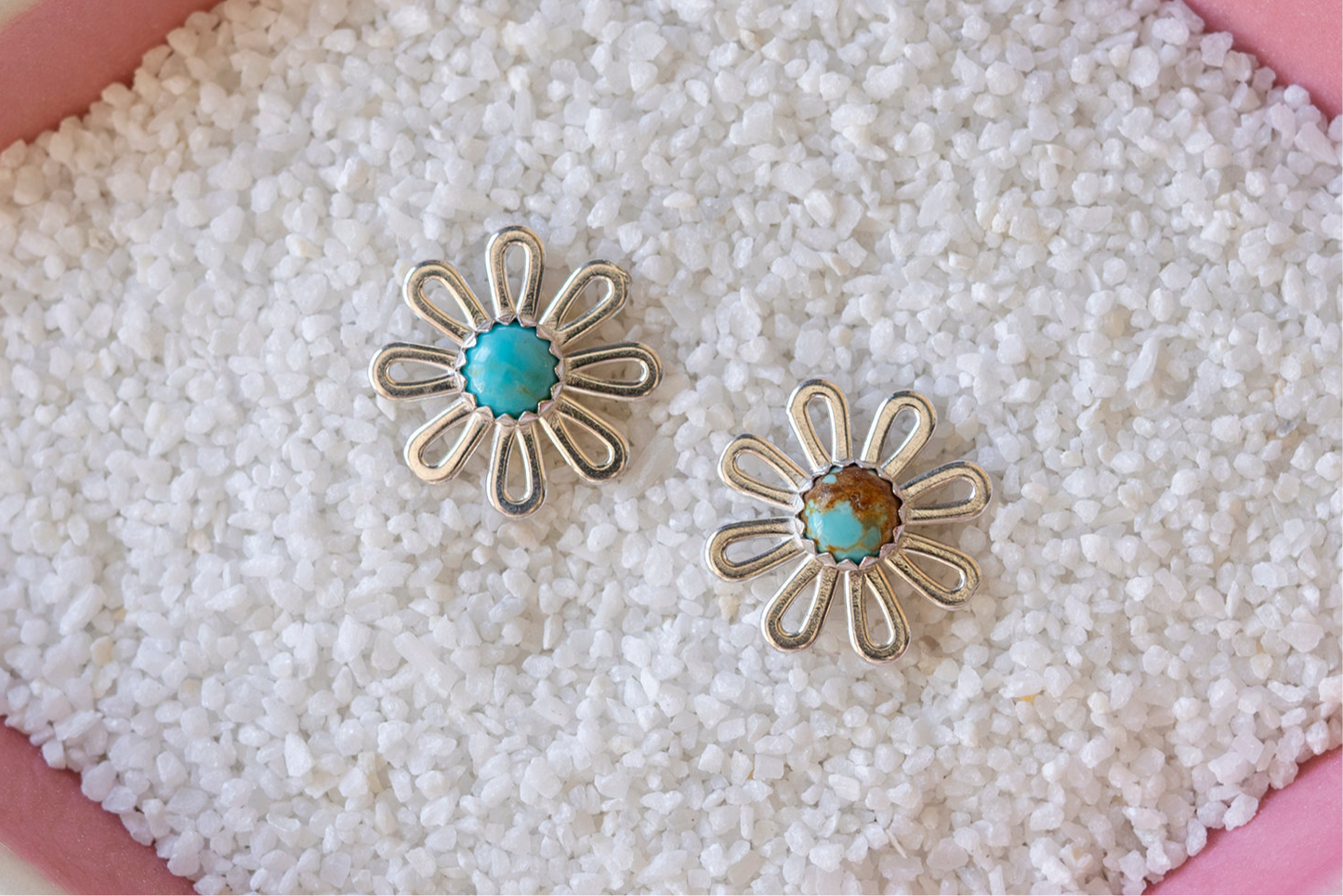 Daisy Flower Connector w/5mm Kingman Turquoise