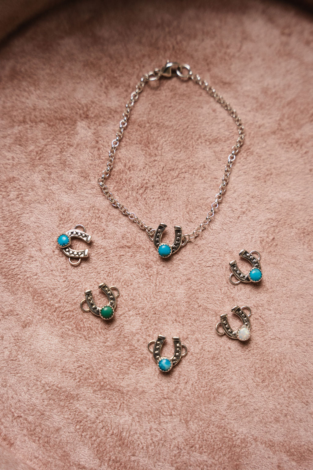 Horseshoe Connector w/4mm Kingman Turquoise