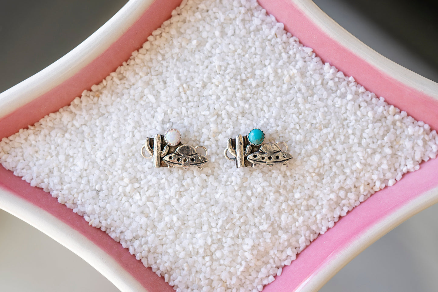 Spaceship Connector w/4mm Kingman Turquoise or Bella Opal