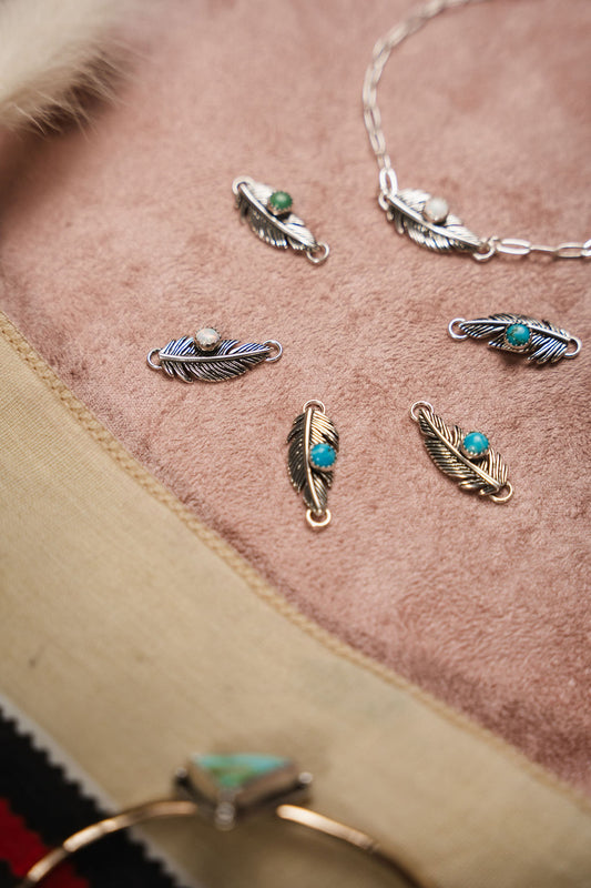 Feather Connector w/4mm Stone
