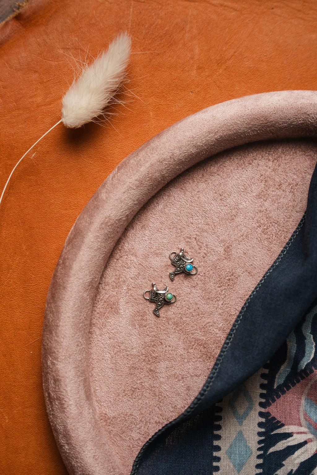 Saddle Connector w/3mm Kingman Turquoise