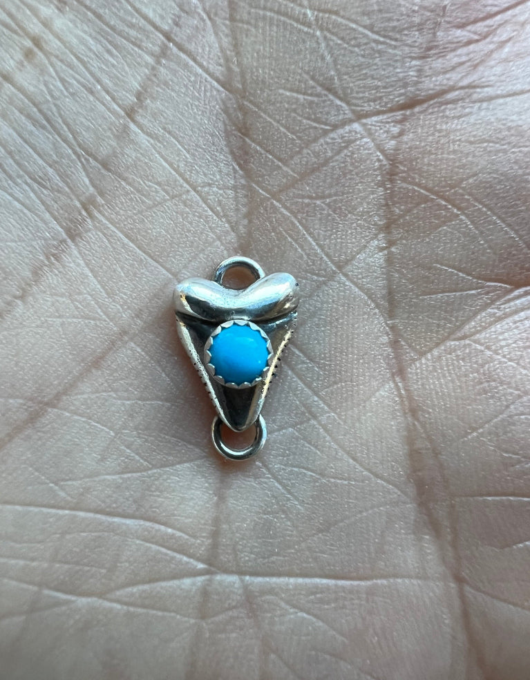 Shark Tooth Connector w/4mm Kingman Turquoise