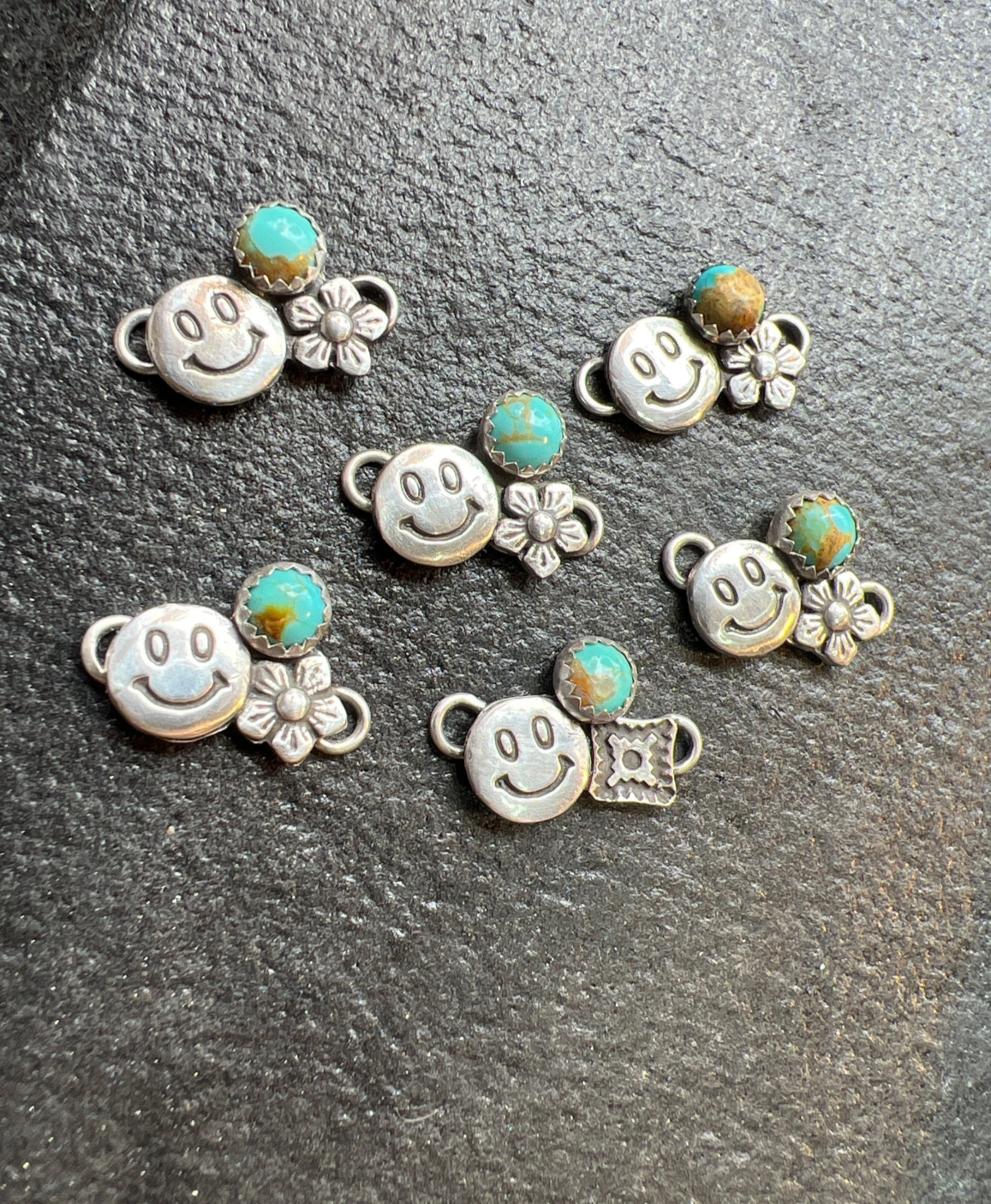 Smiley Face & Flower Connector w/5mm Kingman Turquoise