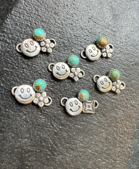 Smiley Face & Flower Connector w/5mm Kingman Turquoise